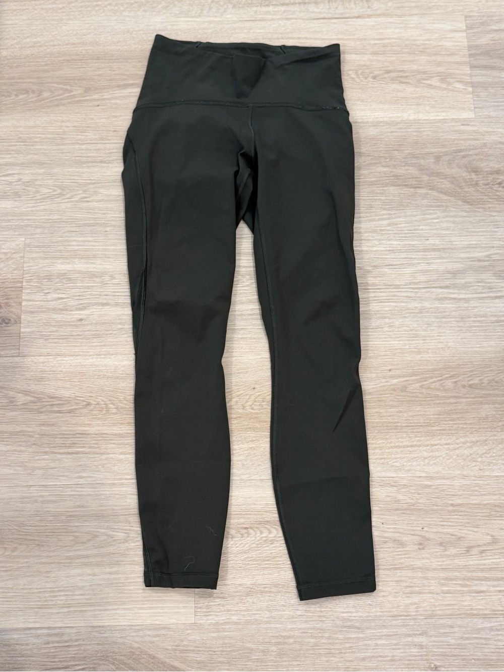 Lululemon High-Waist Green Athletic Leggings with Mesh accent